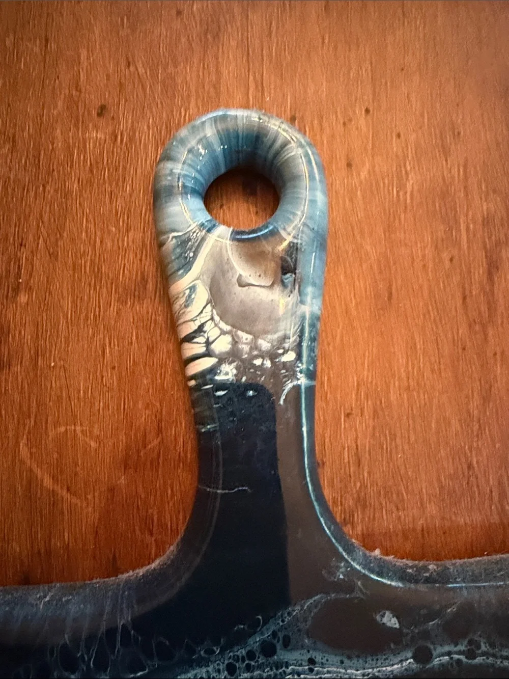 Lynn & Liana handcrafted Wood Serving Board with Navy  & White Resin Handle